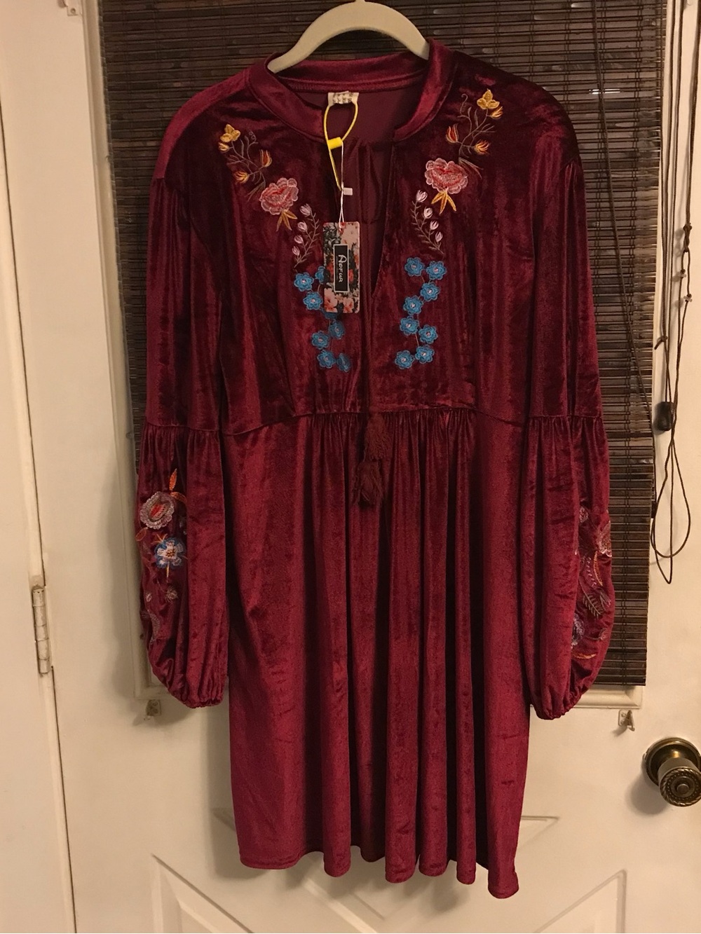 Aofur NWT Embroidered Velvet Mini Dress with Floral Accents size XL